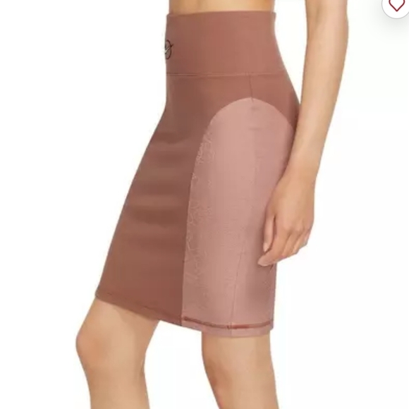 NWT Nike Women's Sportswear Icon Clash Skirt in Tan/Pink Combo 🤎🩷 3X - Picture 3 of 11